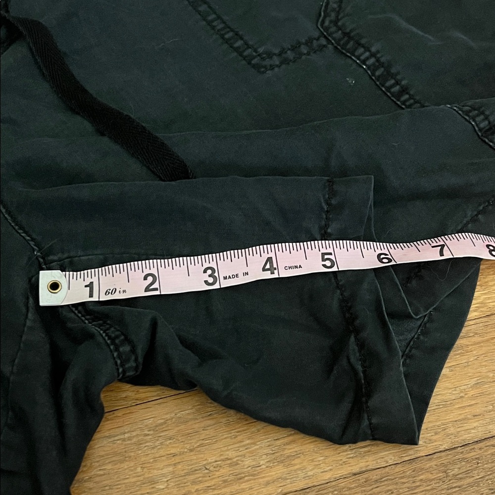 Intro. Women's Sz 14 Black Cargo Shorts - Picture 6 of 6